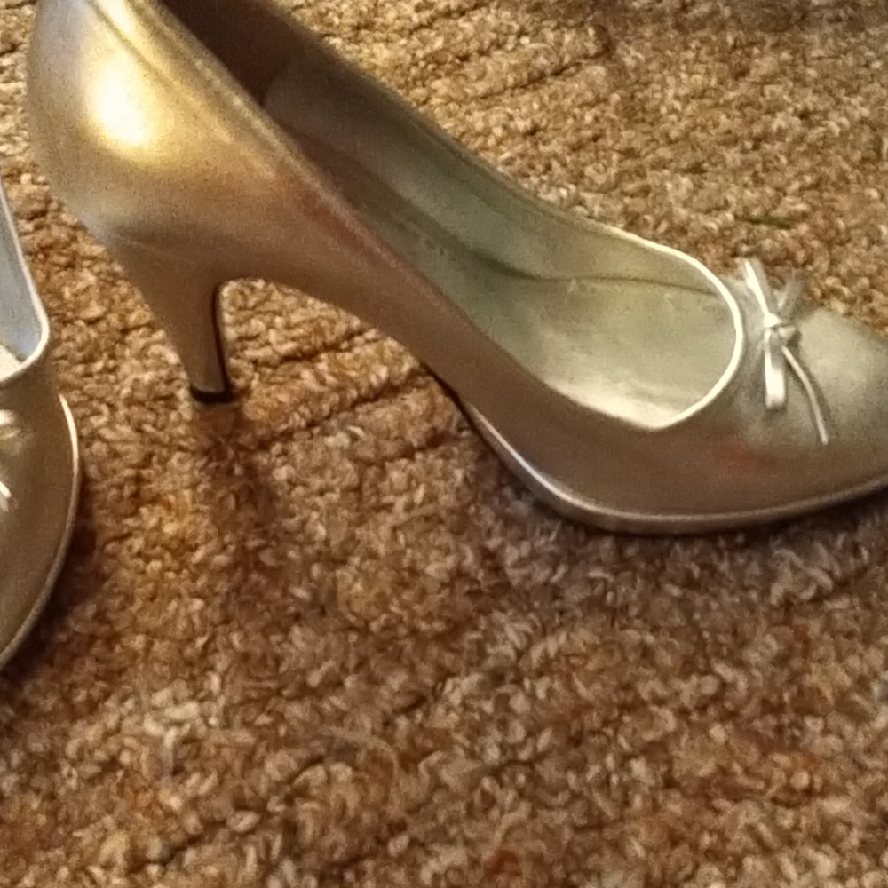 Shoe - Picture 2 of 2